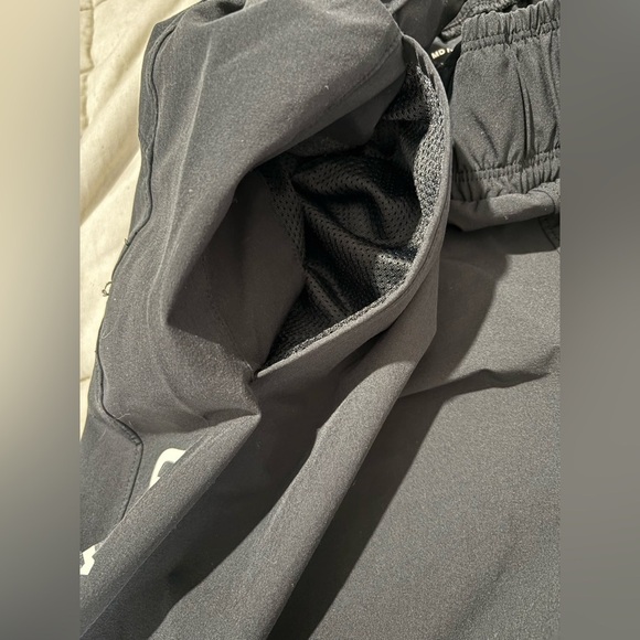 Under Armour women’s woven branded black jogger size medium - Picture 6 of 12